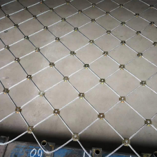 Сетка нержавеющая тросовая со скобочным креплением и ромбической ячейкой Н6 7х7 AISI 304 40х69х1 мм