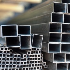 Труба нержавеющая квадратная электросварная прямошовная 08Х18Н10 10х10х0,8 мм ГОСТ 8639-82